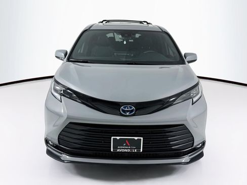 Used 2025 Toyota Sienna XLE Woodland Edition AWD/4WD image 2