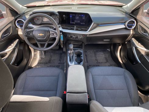 Used 2025 Chevrolet Trax LS FWD image 10