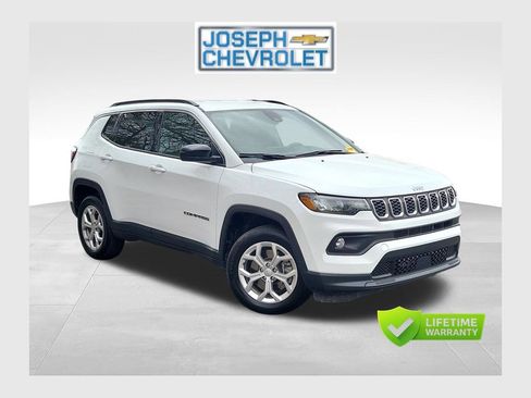 Used 2024 Jeep Compass Latitude AWD/4WD image 1