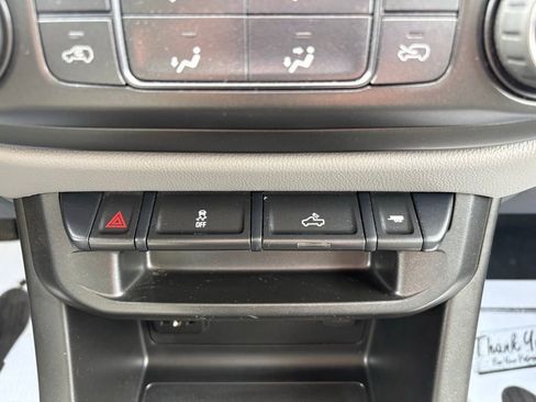 Used 2022 Chevrolet Colorado W/T image 34