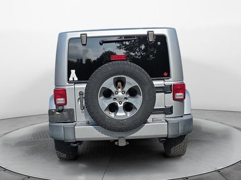 Used 2017 Jeep Wrangler Sahara w/ Connectivity Group AWD/4WD image 4