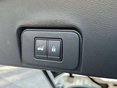Used 2021 Nissan Rogue SL FWD image 33