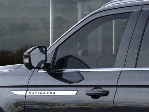 New 2025 Lincoln Navigator Reserve image 21