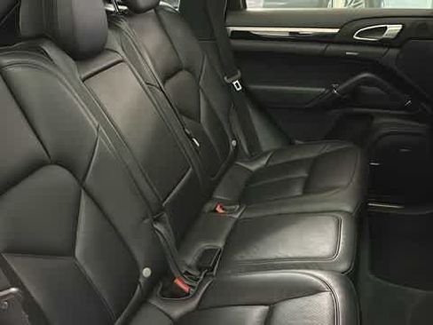 Used 2017 Porsche Cayenne S AWD/4WD image 30