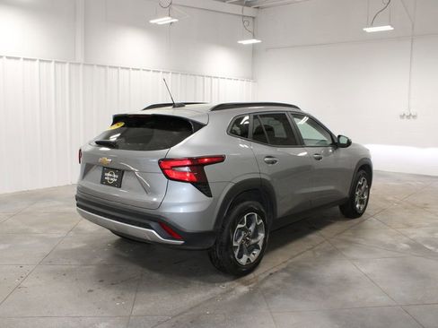 Used 2025 Chevrolet Trax LT image 9