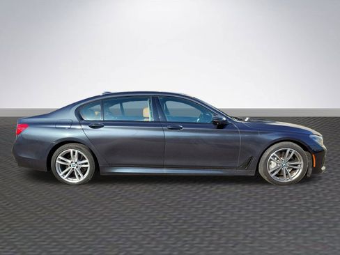 Used 2017 BMW 750i xDrive image 4