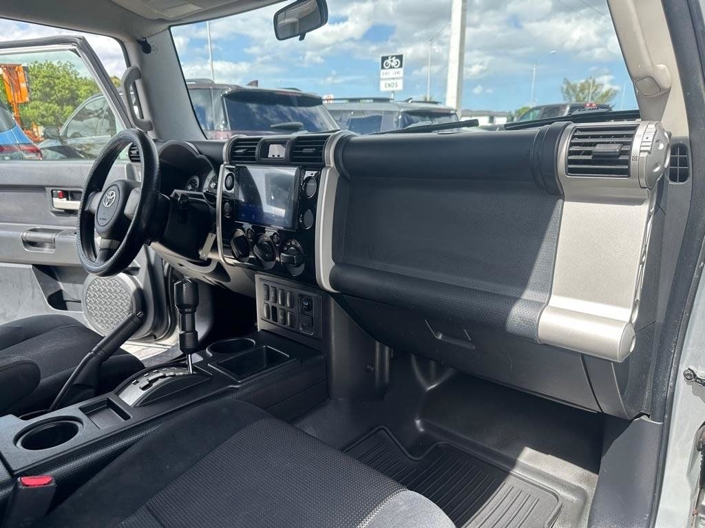 Used 2007 Toyota FJ Cruiser 2WD w/ Convenience Pkg image 20