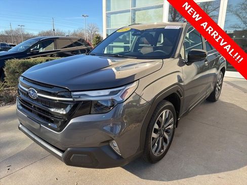 Used 2025 Subaru Forester Touring image 5