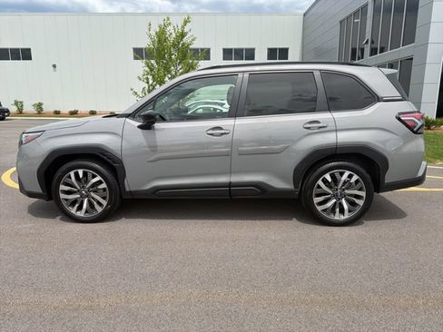 Used 2025 Subaru Forester Touring AWD/4WD image 8
