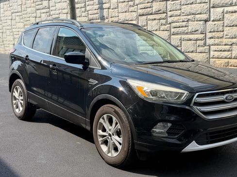 Used 2017 Ford Escape SE w/ Equipment Group 201A FWD image 41