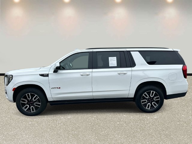 Used 2022 GMC Yukon XL AT4 w/ Technology Package AWD/4WD image 8