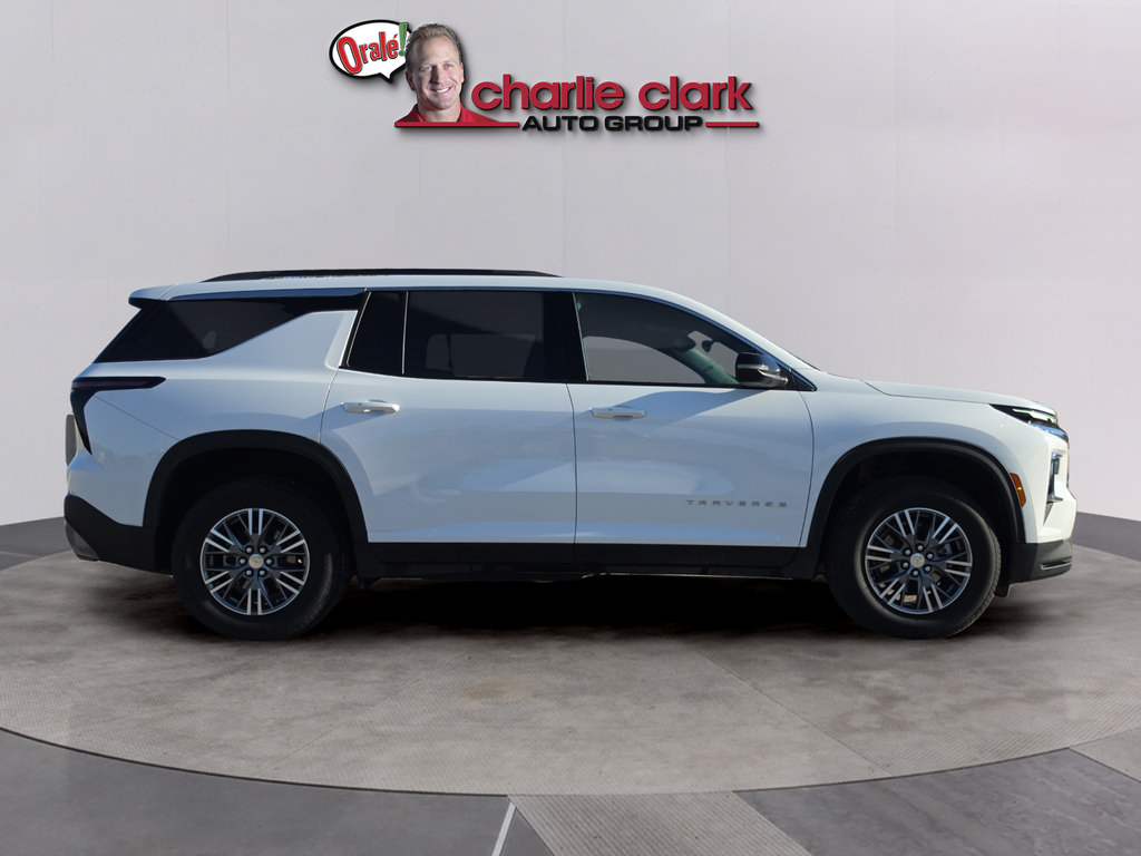 Used 2026 Chevrolet Traverse LT FWD image 6