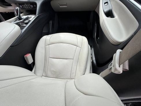 Used 2019 Buick Enclave Essence FWD image 71