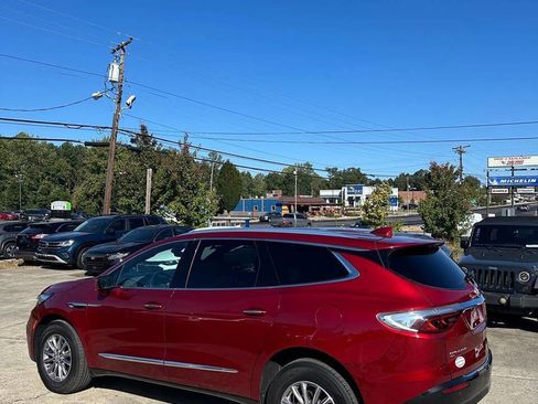 Used 2024 Buick Enclave Premium image 3