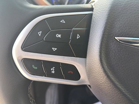 Used 2023 Chrysler Voyager LX image 21