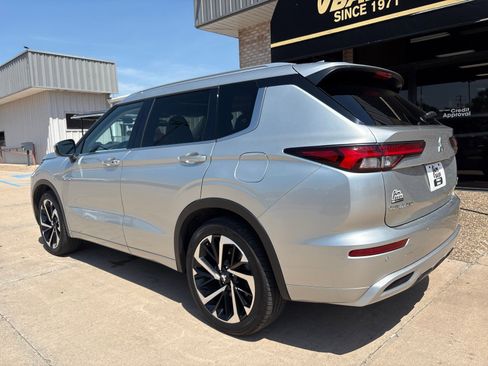 Used 2024 Mitsubishi Outlander 4WD Plug-In Hybrid image 13