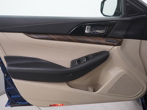 Used 2016 Nissan Maxima Platinum image 18