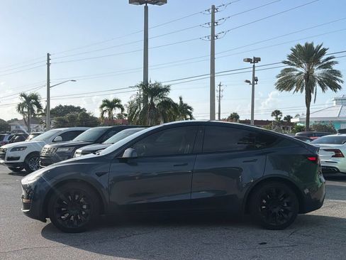 Used 2021 Tesla Model Y Long Range AWD/4WD image 2