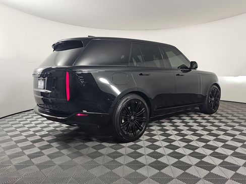 Used 2025 Land Rover Range Rover SE image 8