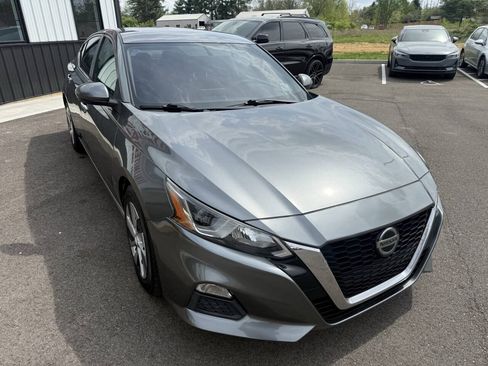 Used 2019 Nissan Altima 2.5 S FWD image 2