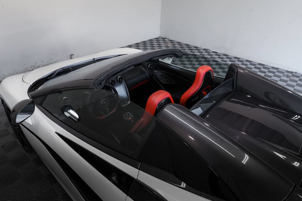 Used 2018 McLaren 570S Spider RWD image 45