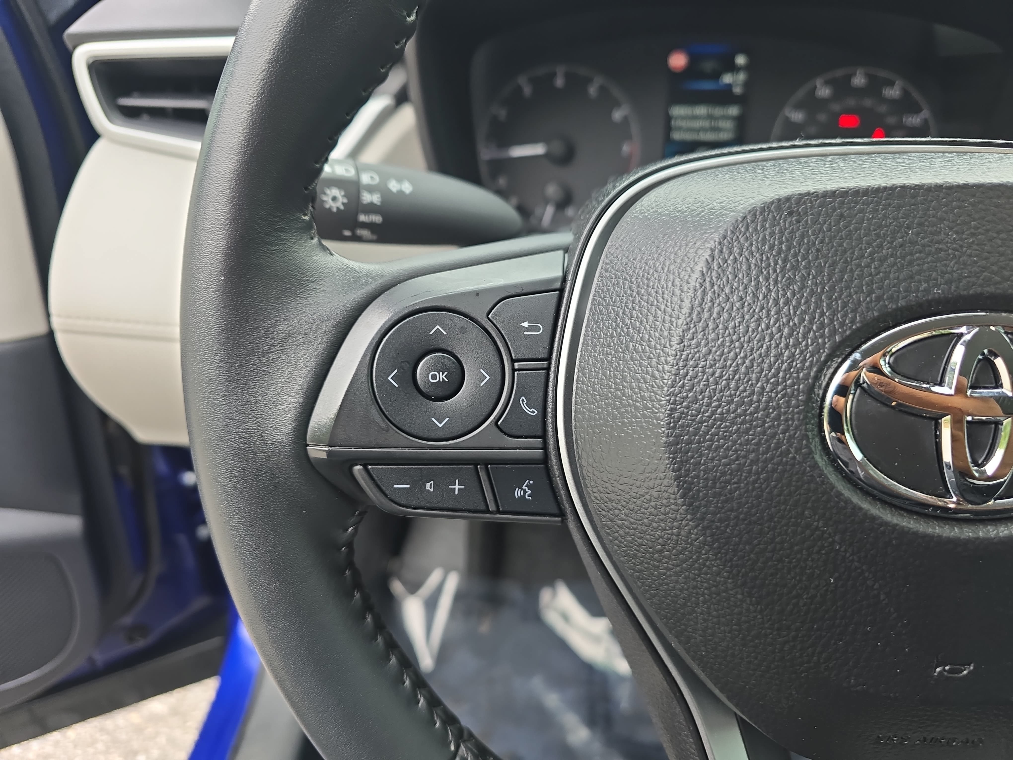 Used 2025 Toyota Corolla Cross LE FWD image 16