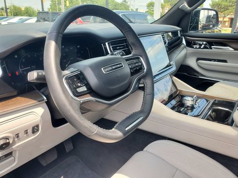 Used 2025 Jeep Grand Wagoneer 4WD image 10