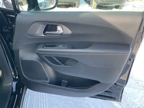 New 2026 Chrysler Pacifica Select image 10