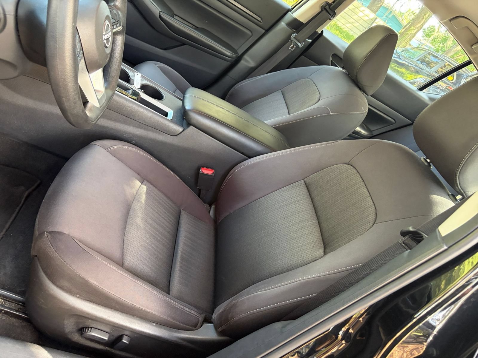 Used 2025 Nissan Altima 2.5 SV FWD image 35