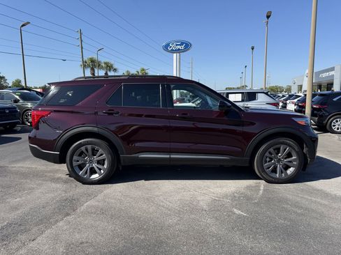 Certified 2022 Ford Explorer XLT w/ Equipment Group 202A AWD/4WD image 3