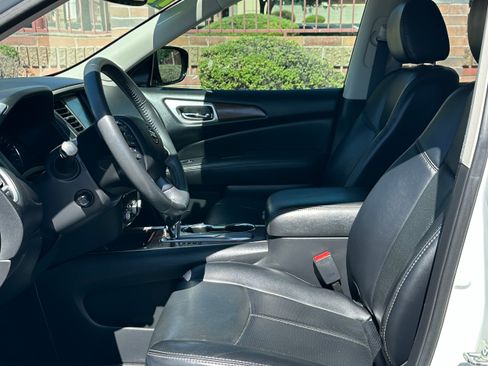 Used 2017 Nissan Pathfinder Platinum FWD image 6