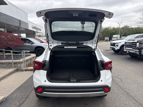 Used 2024 Chevrolet Trax LT FWD image 9