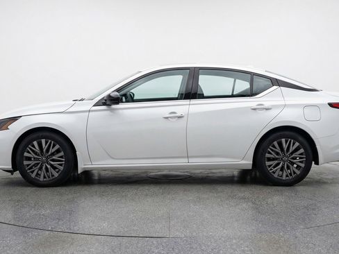 Used 2025 Nissan Altima 2.5 SV image 5