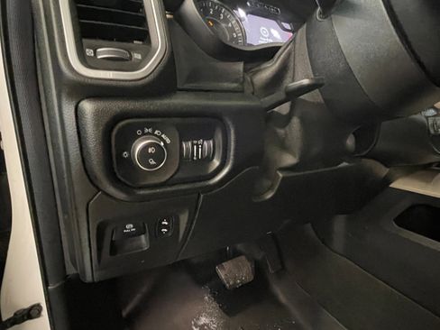 Used 2019 RAM 1500 Laramie AWD/4WD image 14