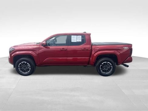 Used 2025 Toyota Tacoma TRD Sport AWD/4WD image 2