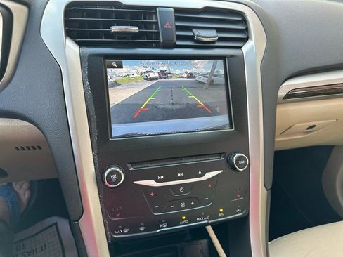 Used 2014 Ford Fusion SE w/ Equipment Group 202A FWD image 15