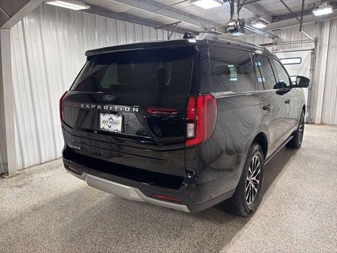 Used 2025 Ford Expedition Platinum AWD/4WD image 4