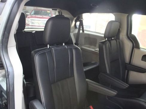 Used 2019 Dodge Grand Caravan SXT FWD image 9