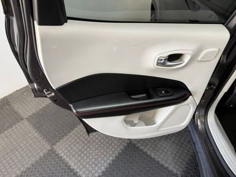 Used 2018 Jeep Compass Limited w/ Navigation Group AWD/4WD image 33