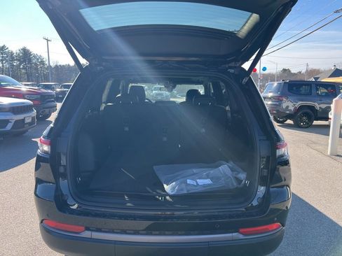 New 2026 Jeep Grand Cherokee Laredo image 15