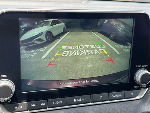 Used 2024 Nissan Sentra SV FWD image 16