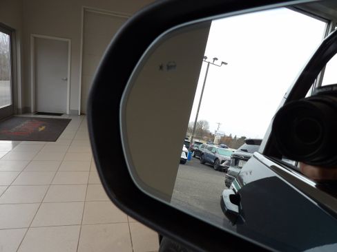 Used 2025 Buick Enclave Preferred image 8