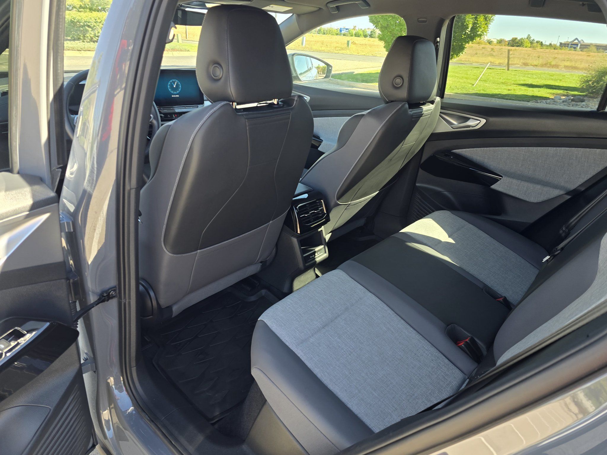 Used 2024 Volkswagen ID.4 2WD image 16