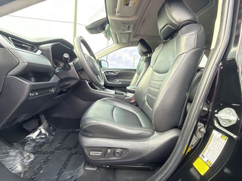 Used 2022 Toyota RAV4 XLE Premium image 13