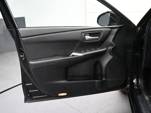 Used 2015 Toyota Camry LE image 7