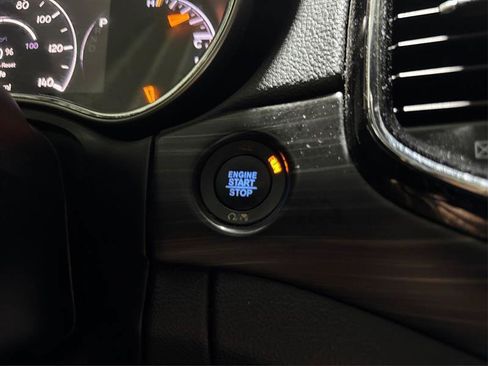 Used 2020 Jeep Grand Cherokee Altitude AWD/4WD image 34