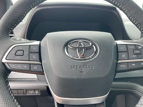 Used 2026 Toyota Sienna XSE FWD image 7