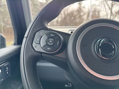 Used 2025 INEOS Grenadier image 12