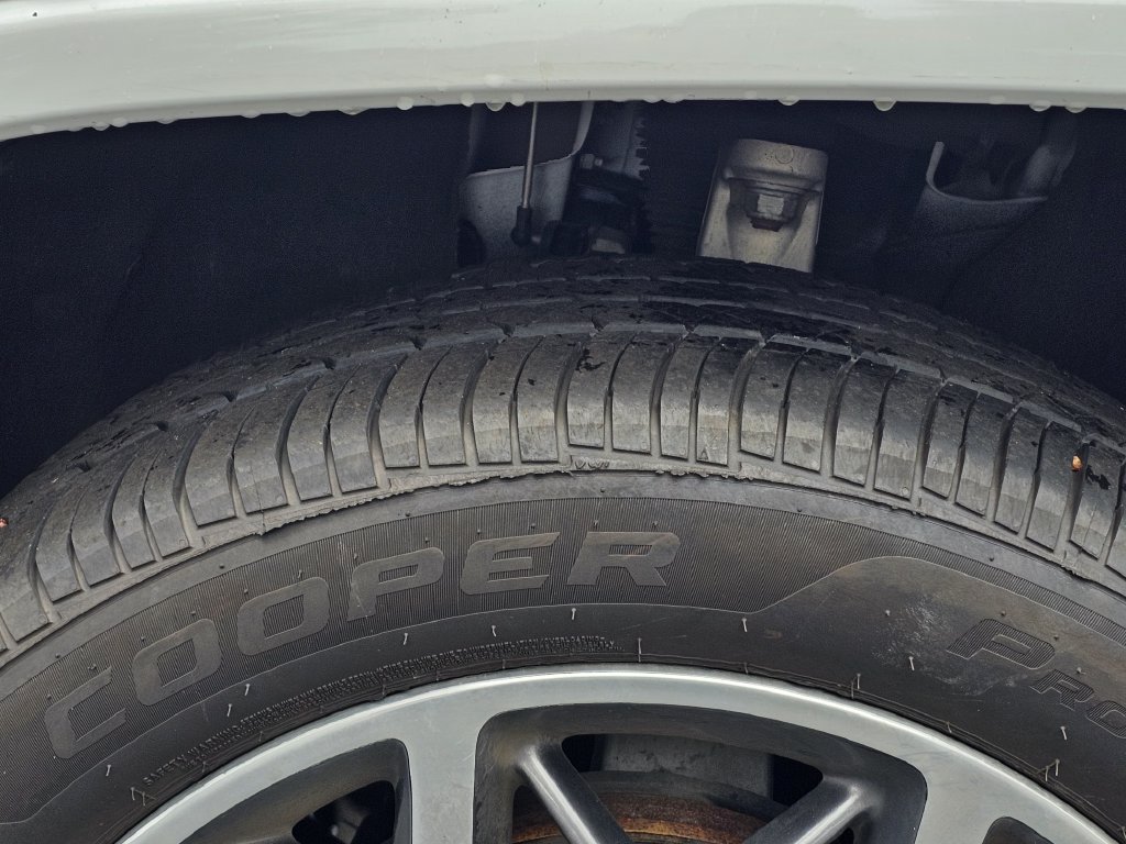 Used 2020 Jeep Grand Cherokee Overland AWD/4WD image 31