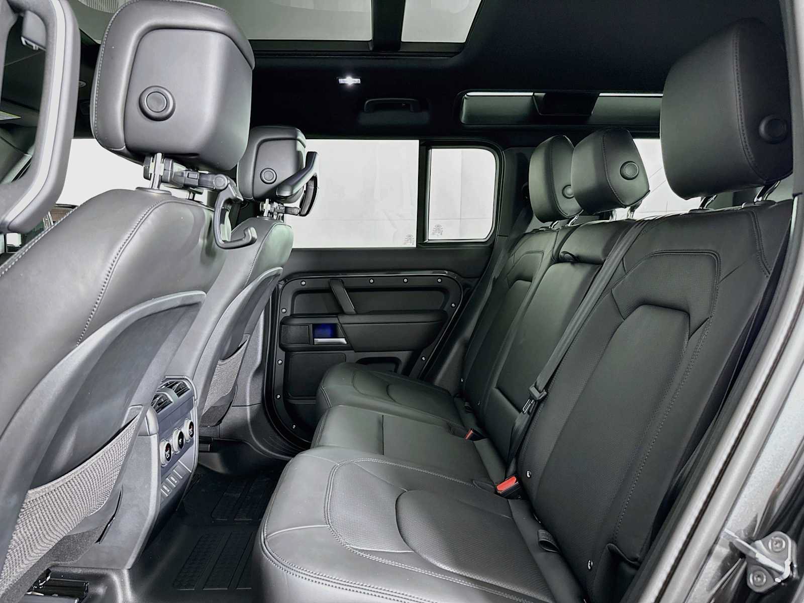 New 2026 Land Rover Defender 110 X-Dynamic SE AWD/4WD image 21